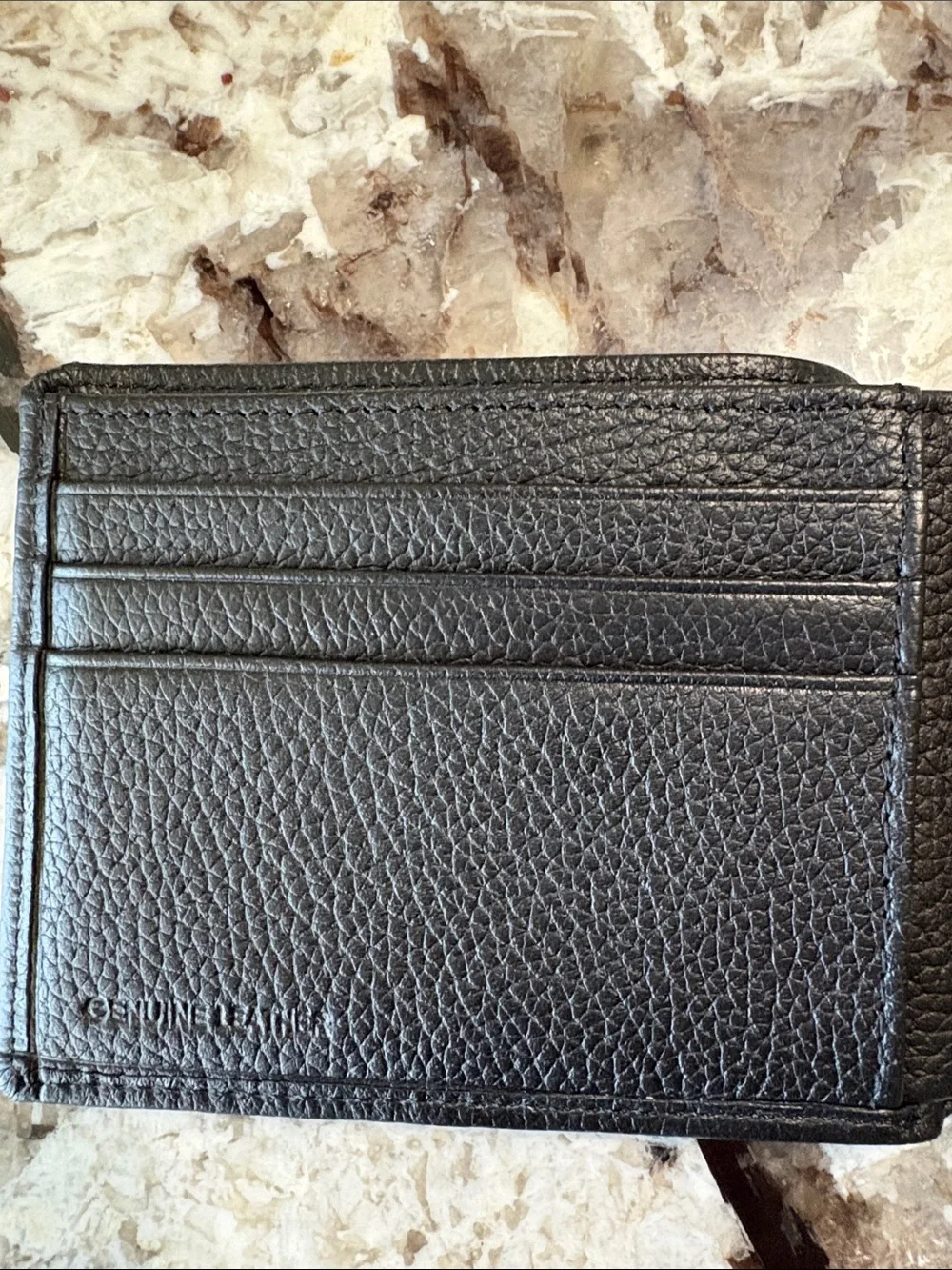 🎩 Clarks Pebbled Leather Slimfold Wallet in black